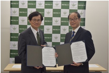 日本關東學院大學建築環境學院院長大塚雅之教授與本院院長鄭政利教授簽署MOU展開交流
